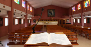 Parroquia Nuestra Señora de Los Álamos - atril, biblia, bancos