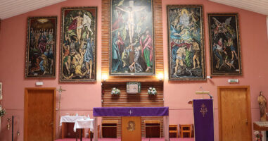 Parroquia Nuestra Señora de Los Álamos - frontal templo altar y cuadros