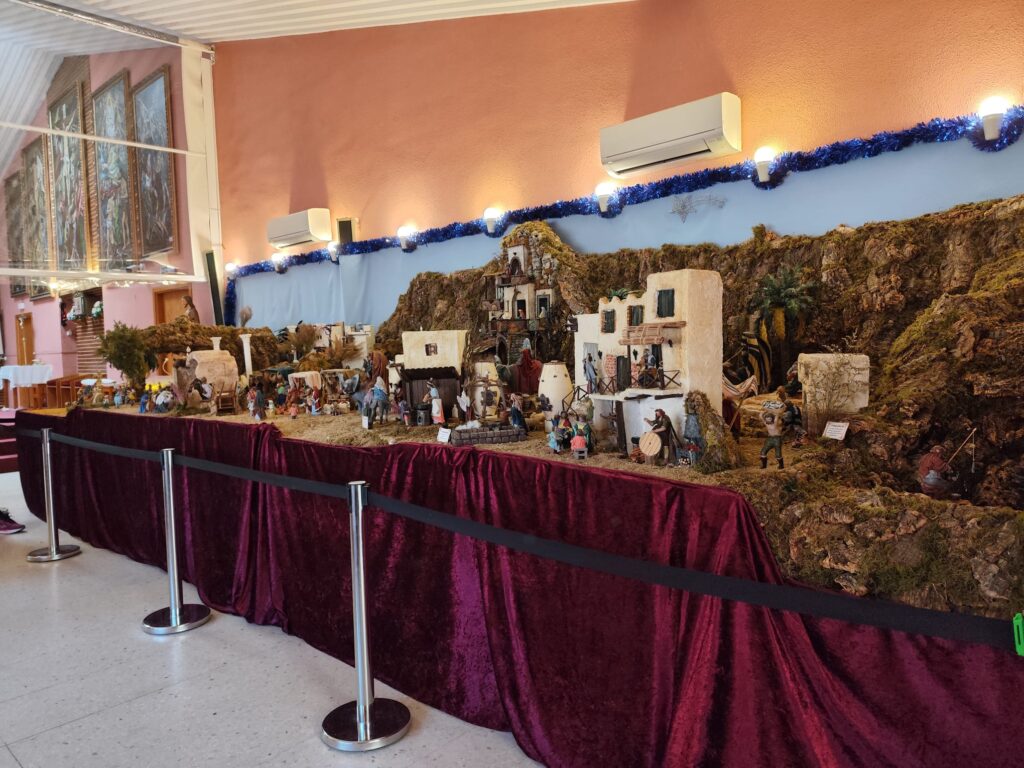 Belen y entrada Parroquia Los Alamos