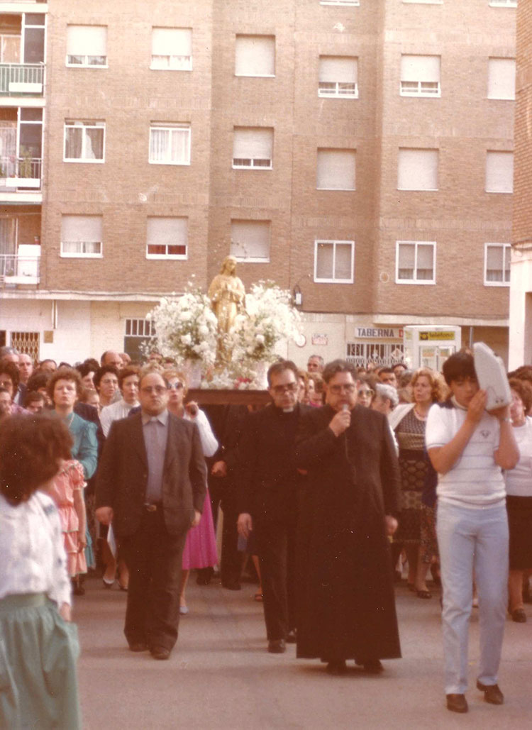 Historia-imagenes-parroquia-los-alamos-10-procesion-madrid-1981