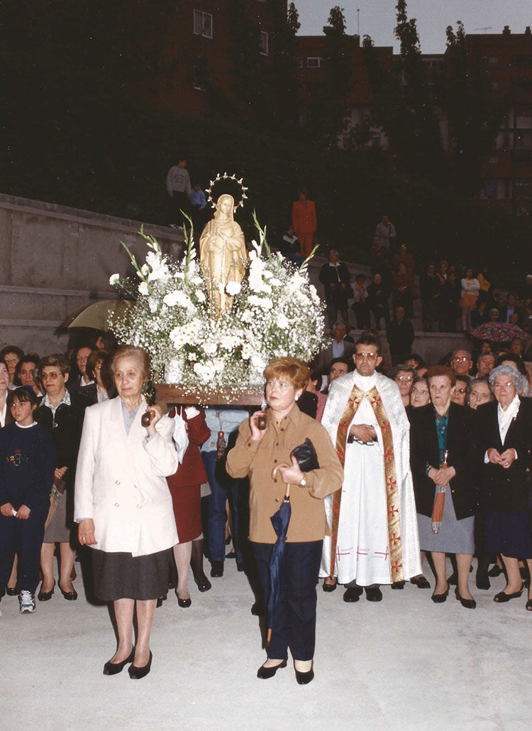 Historia-imagenes-parroquia-los-alamos-100-procesion-mayo-1998