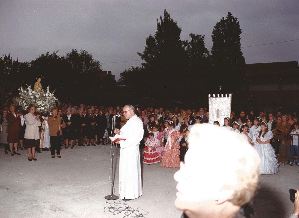 Historia-imagenes-parroquia-los-alamos-101-procesion-mayo-1998