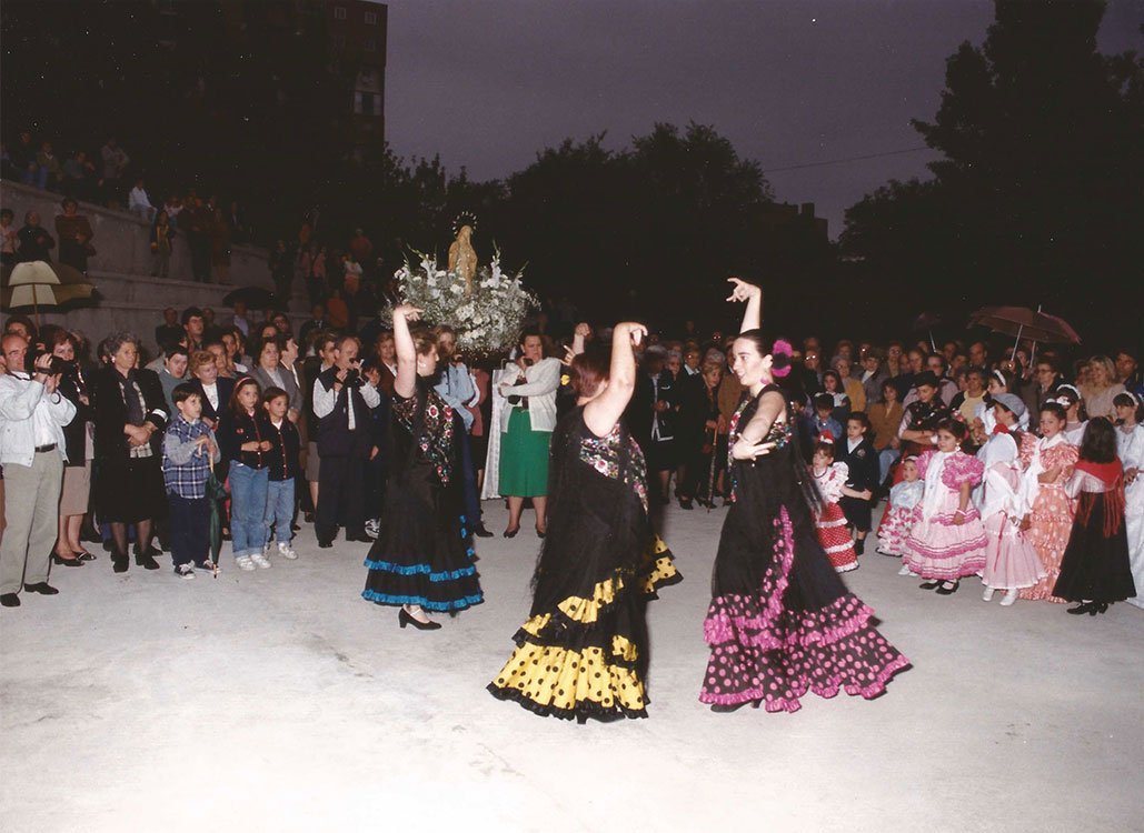 Historia-imagenes-parroquia-los-alamos-102-procesion-mayo-1998