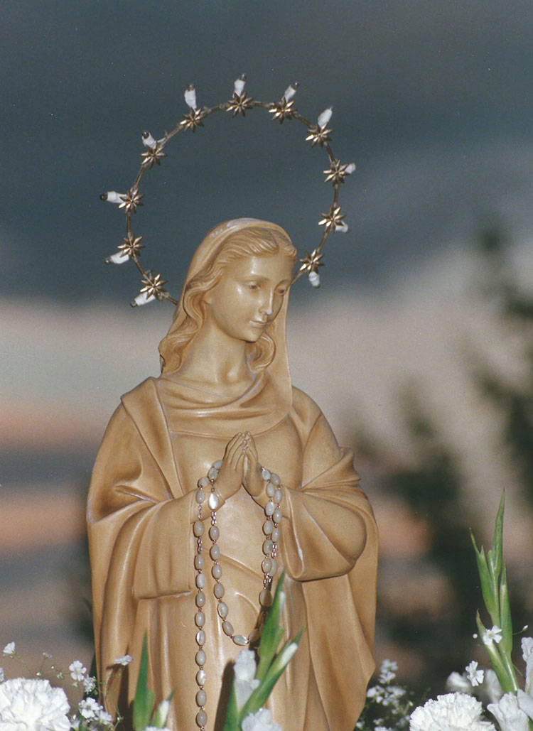 Historia-imagenes-parroquia-los-alamos-108-procesion-2000