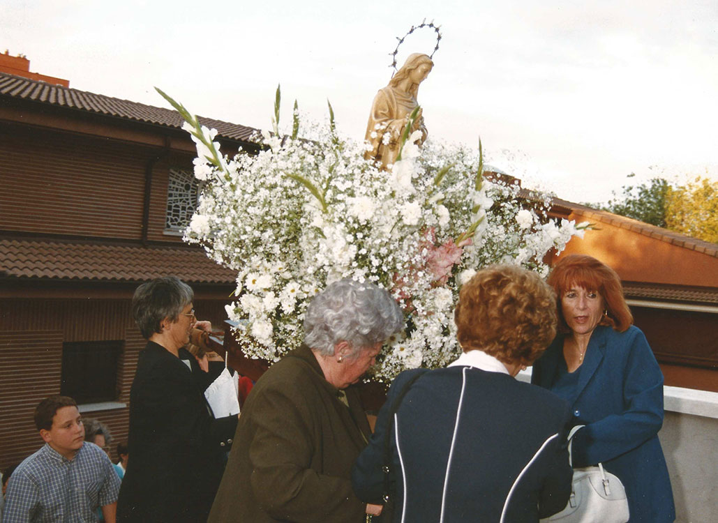 Historia-imagenes-parroquia-los-alamos-111-procesion-2002
