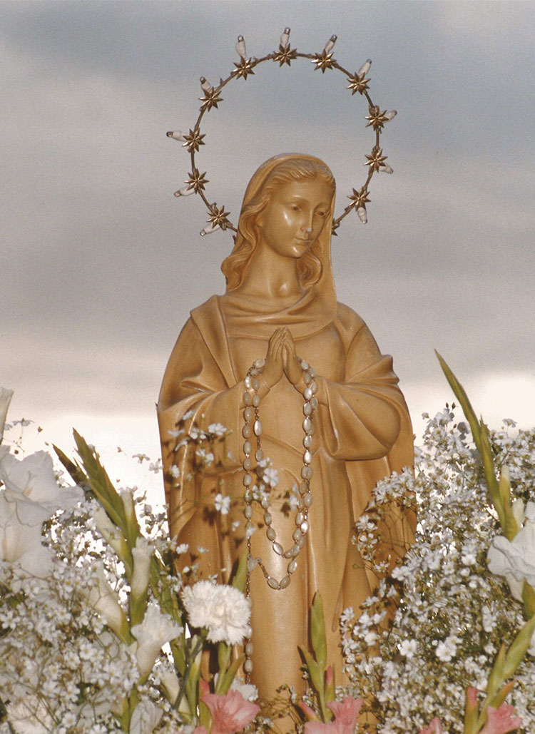 Historia-imagenes-parroquia-los-alamos-112-procesion-2002