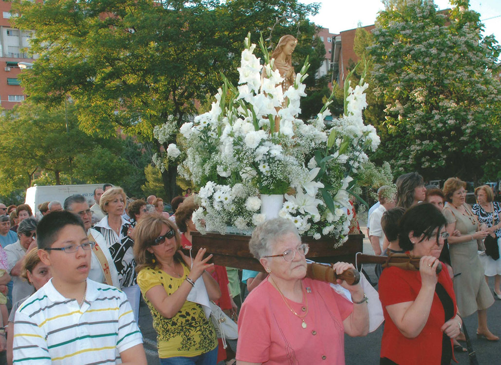 Historia-imagenes-parroquia-los-alamos-115-procesion-2009