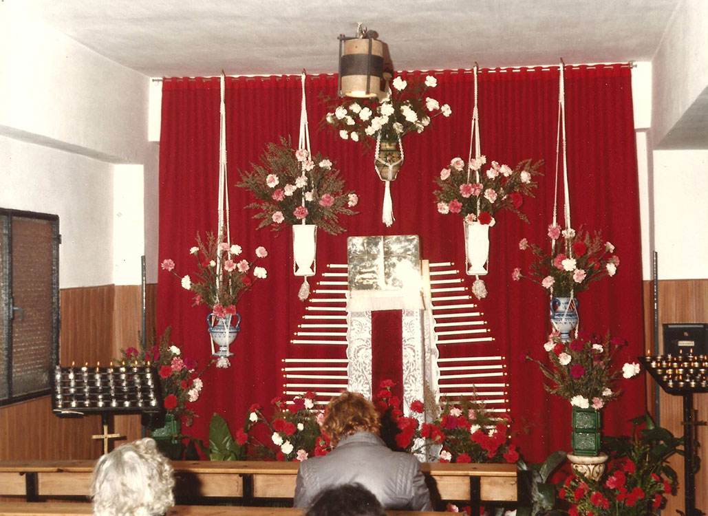 Historia-imagenes-parroquia-los-alamos-12-monumento-capilla-altar-1984