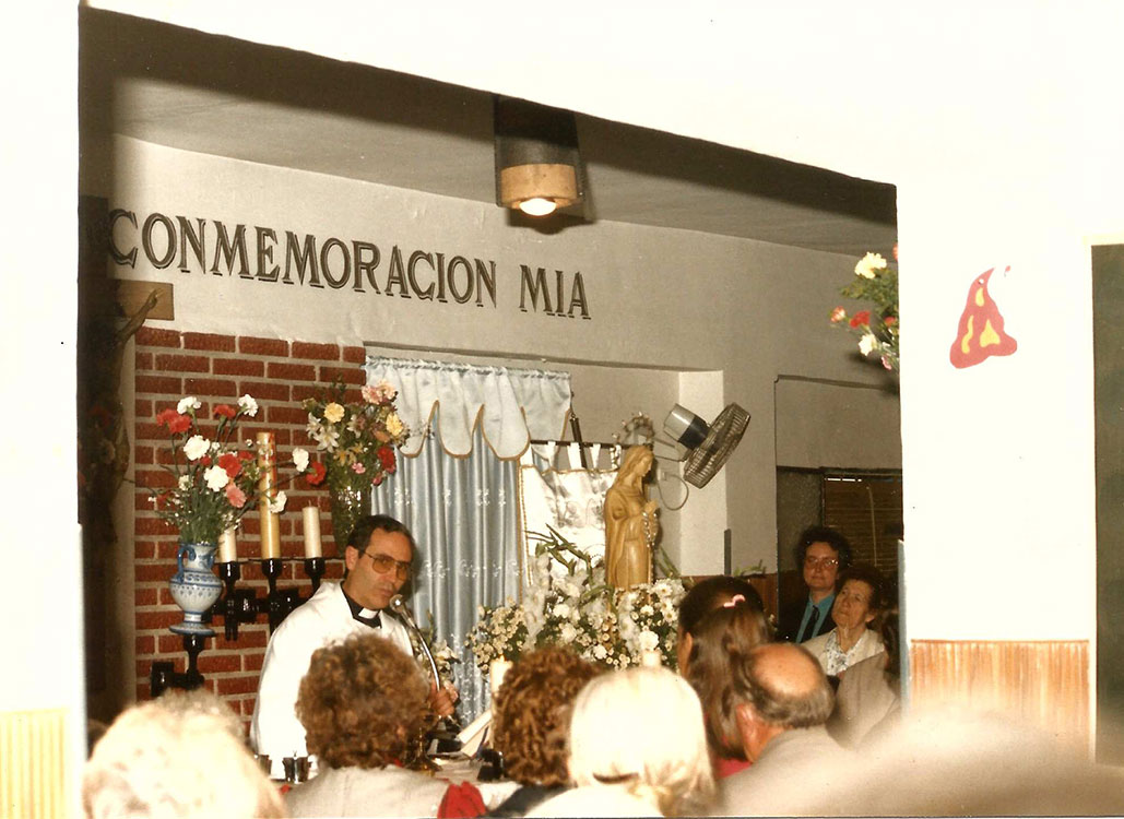 Historia-imagenes-parroquia-los-alamos-13-capilla-procesion-bendicion-primera-piedra-1988