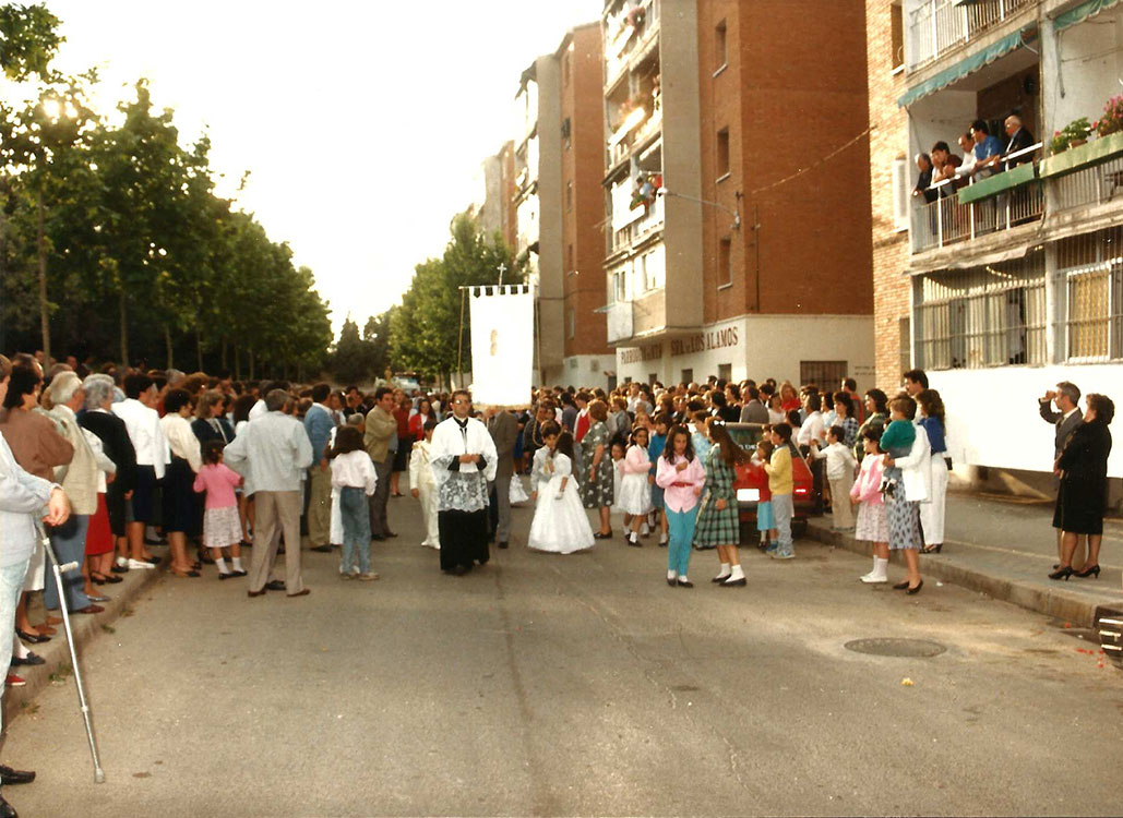 Historia-imagenes-parroquia-los-alamos-14-procesion-madrid-1988