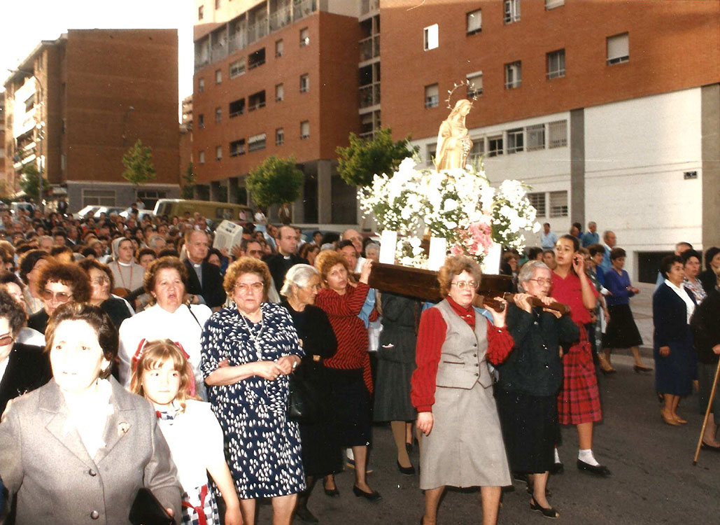 Historia-imagenes-parroquia-los-alamos-17-procesion-madrid-1988
