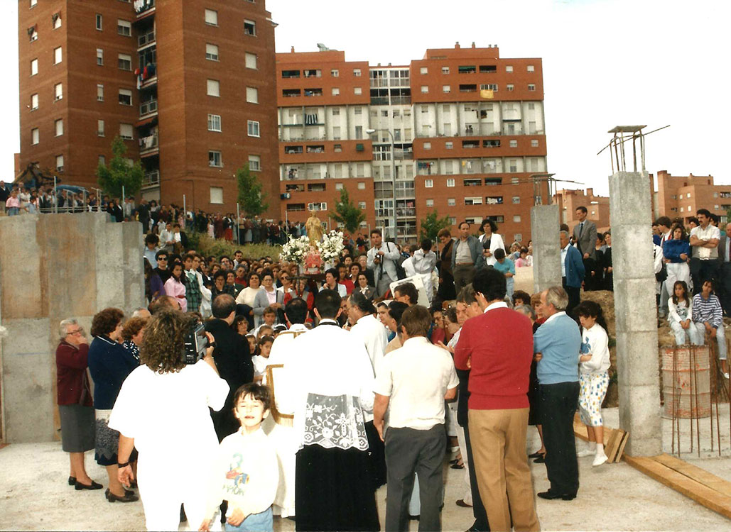 Historia-imagenes-parroquia-los-alamos-19-procesion-madrid-1988
