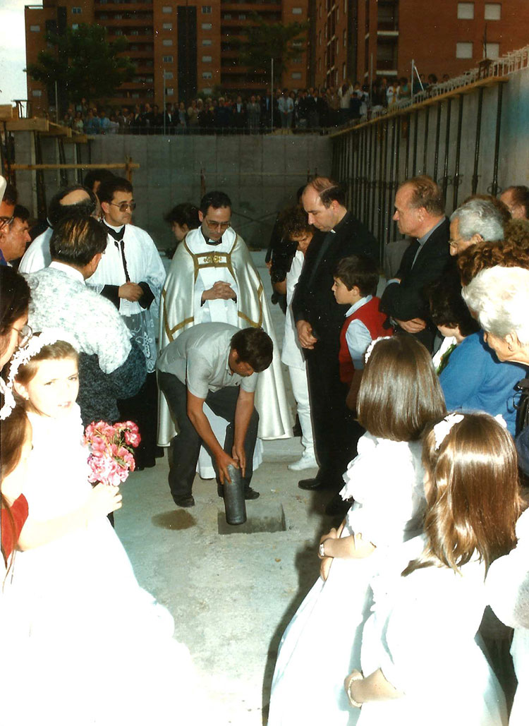 Historia-imagenes-parroquia-los-alamos-22-procesion-madrid-1988