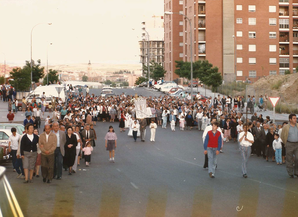 Historia-imagenes-parroquia-los-alamos-28-procesion-madrid-1988