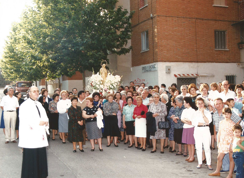Historia-imagenes-parroquia-los-alamos-32-procesion-madrid-1990