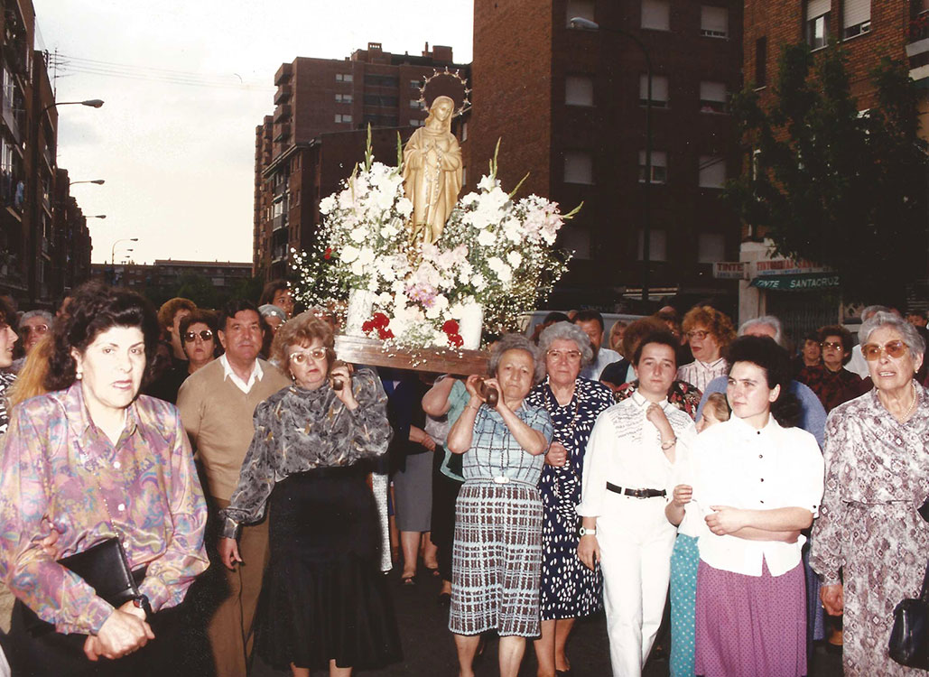 Historia-imagenes-parroquia-los-alamos-33-procesion-madrid-1990