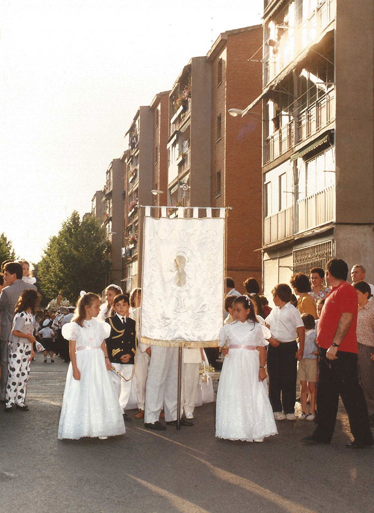 Historia-imagenes-parroquia-los-alamos-34-procesion-madrid-1990