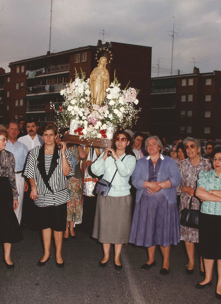 Historia-imagenes-parroquia-los-alamos-35-procesion-madrid-1990