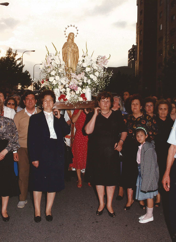 Historia-imagenes-parroquia-los-alamos-36-procesion-madrid-1990