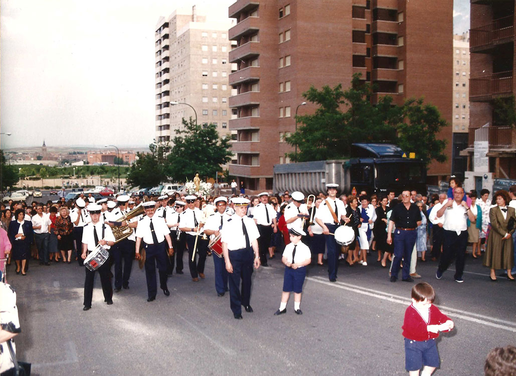 Historia-imagenes-parroquia-los-alamos-37-procesion-madrid-1990