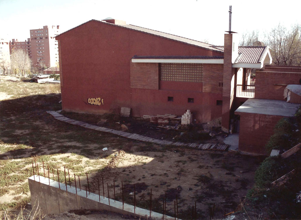 Historia-imagenes-parroquia-los-alamos-41-construccion-parroquia-diciembre-1992