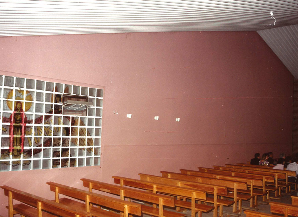 Historia-imagenes-parroquia-los-alamos-43-parroquia-vitrina-septiembre-1993