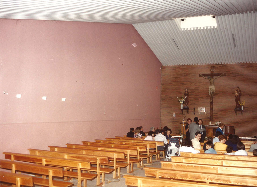 Historia-imagenes-parroquia-los-alamos-44-parroquia-interior-septiembre-1993