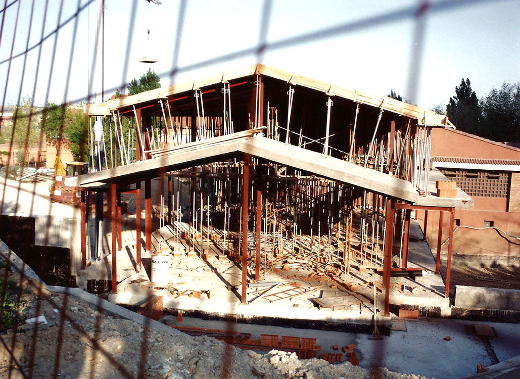 Historia-imagenes-parroquia-los-alamos-49-parroquia-obra-segunda-fase-abril-1993