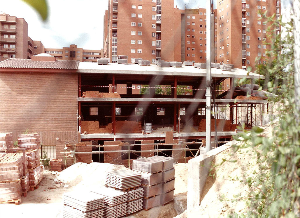 Historia-imagenes-parroquia-los-alamos-50-parroquia-obra-segunda-fase-mayo-1993