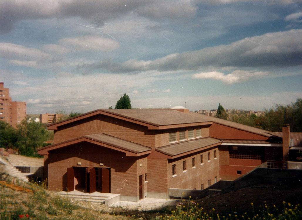 Historia-imagenes-parroquia-los-alamos-52-parroquia-segunda-fase-terminada-1993