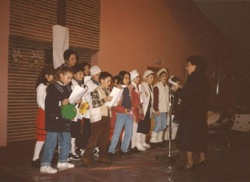 Historia-imagenes-parroquia-los-alamos-54-parroquia-templo-coro-navidad-1994