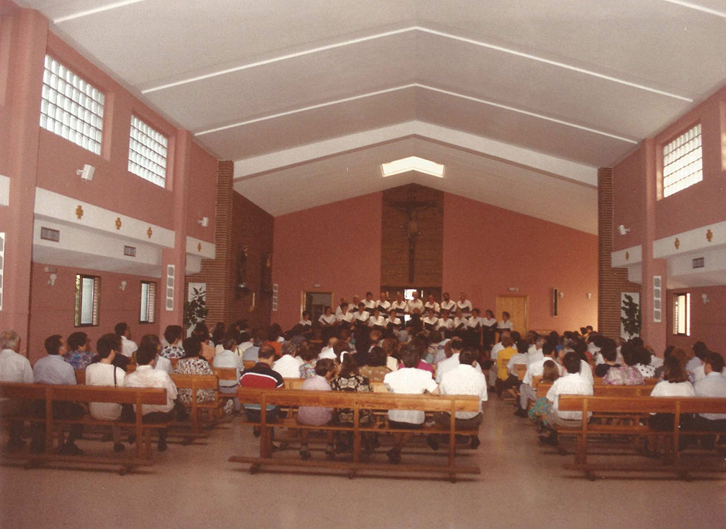 Historia-imagenes-parroquia-los-alamos-55-parroquia-templo-coral-de-sandi-mayo-1994