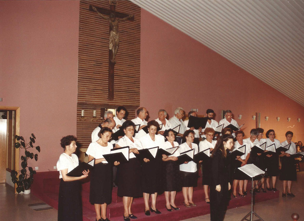 Historia-imagenes-parroquia-los-alamos-56-parroquia-templo-coral-de-sandi-mayo-1994