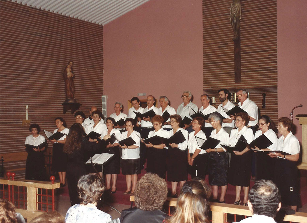 Historia-imagenes-parroquia-los-alamos-57-parroquia-templo-coral-de-sandi-mayo-1994