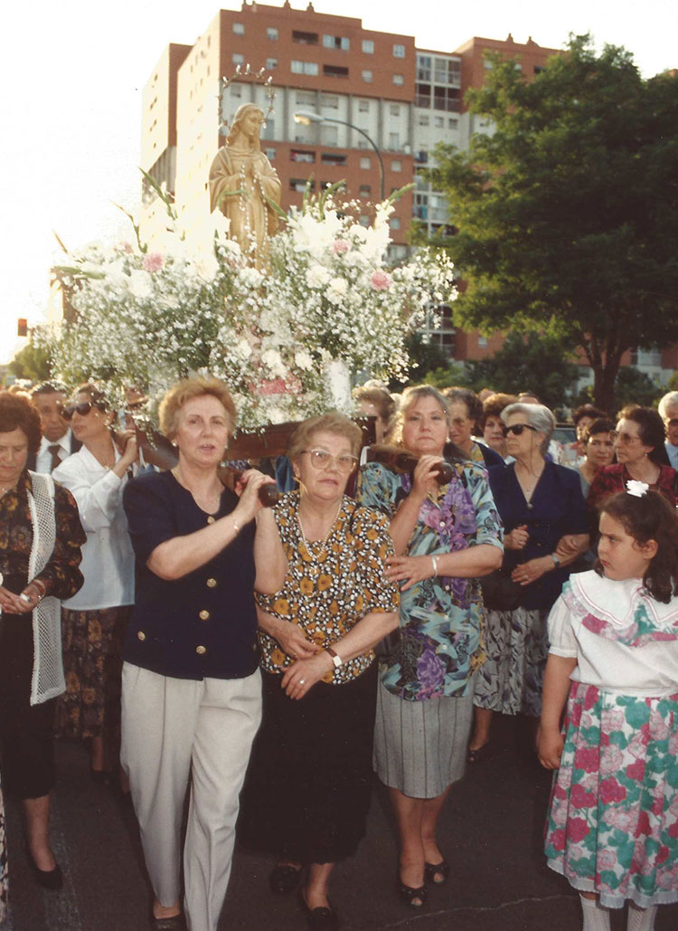 Historia-imagenes-parroquia-los-alamos-59-procesion-mayo-1994