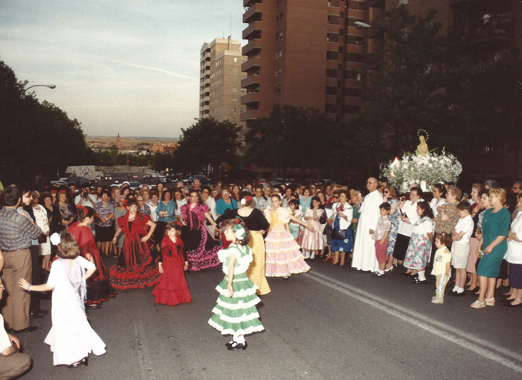 Historia-imagenes-parroquia-los-alamos-63-procesion-mayo-1994