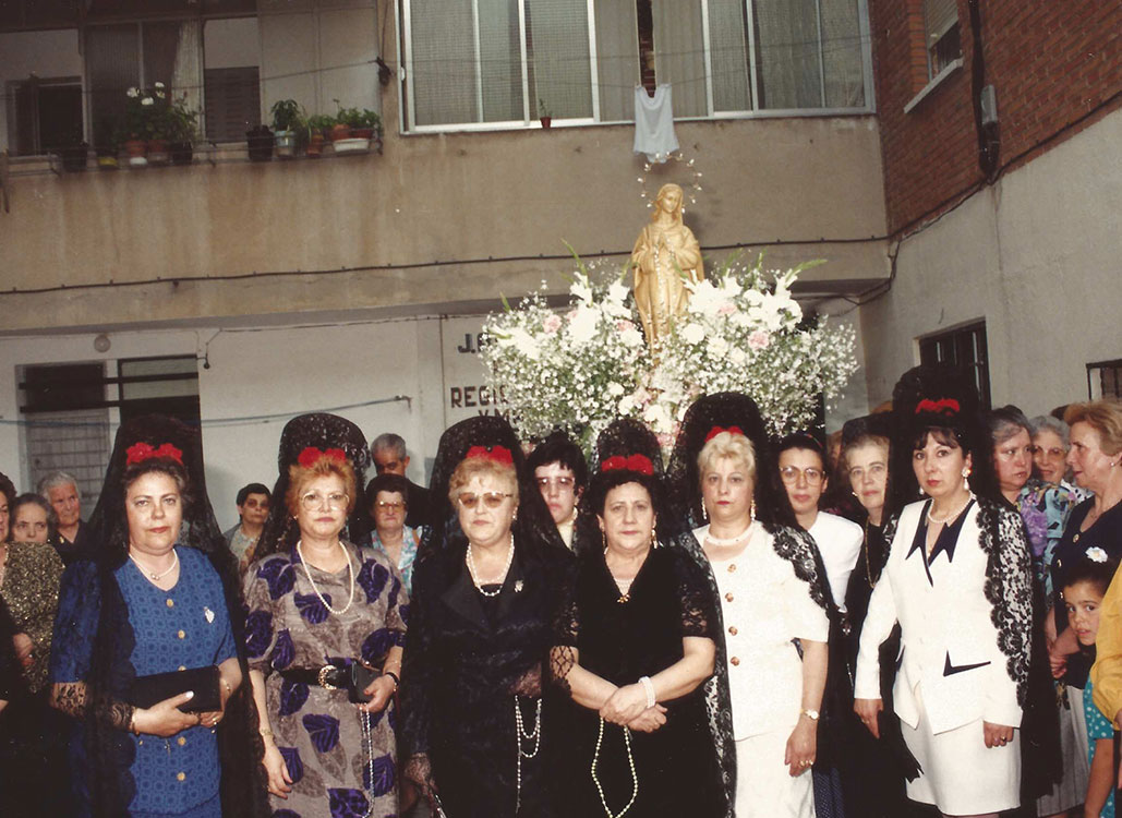 Historia-imagenes-parroquia-los-alamos-64-procesion-mayo-1994