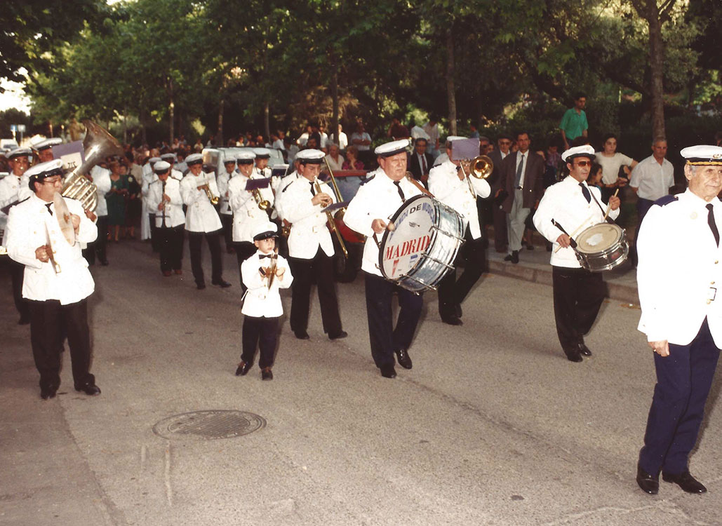 Historia-imagenes-parroquia-los-alamos-65-procesion-mayo-1994