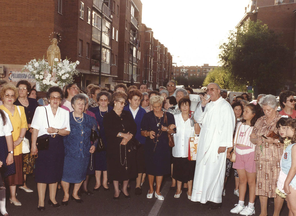 Historia-imagenes-parroquia-los-alamos-71-procesion-mayo-1995