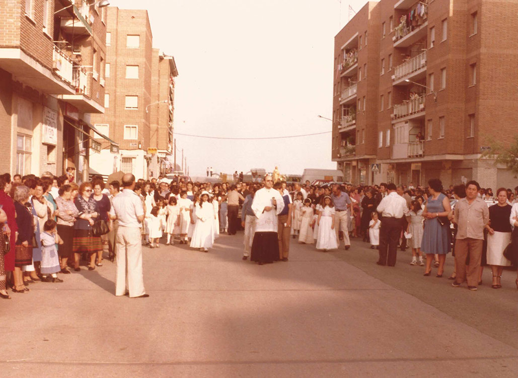 Historia-imagenes-parroquia-los-alamos-8-procesion-madrid-1981