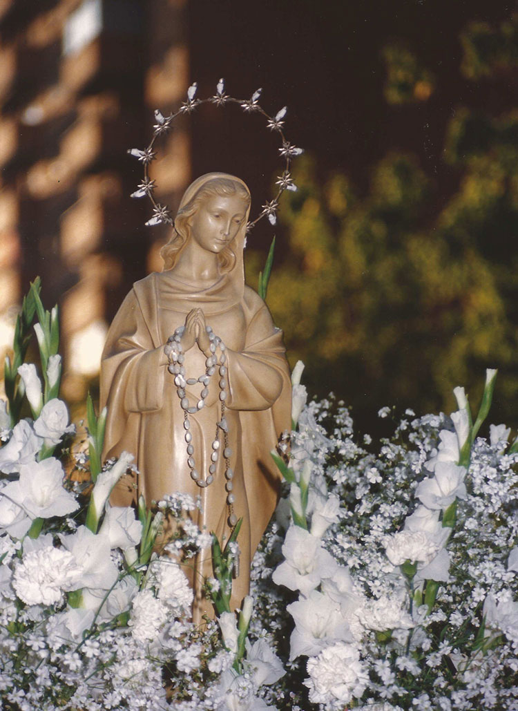 Historia-imagenes-parroquia-los-alamos-80-precesion-1996