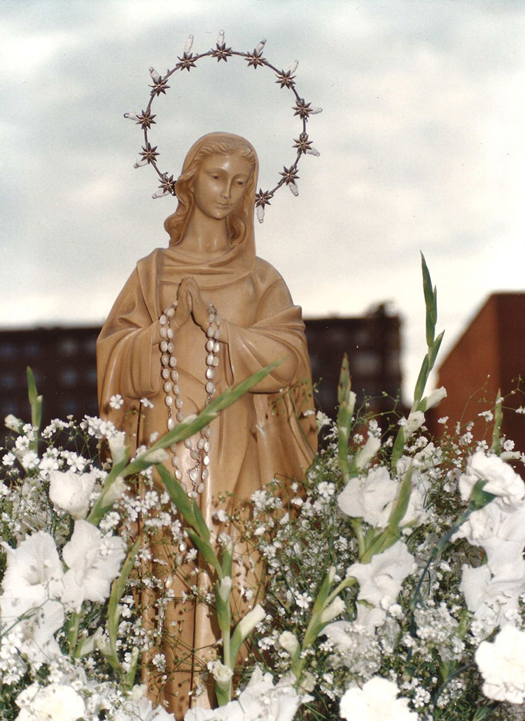 Historia-imagenes-parroquia-los-alamos-88-procesion-1997