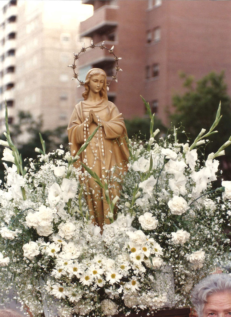 Historia-imagenes-parroquia-los-alamos-89-procesion-1997
