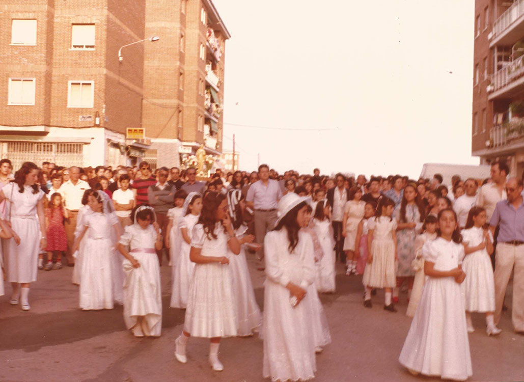 Historia-imagenes-parroquia-los-alamos-9-procesion-madrid-1981
